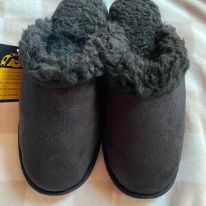 Dogger’s Black Suede Slippers Men Size 10/11 NWT Winter Fall Cozy Holiday Gift